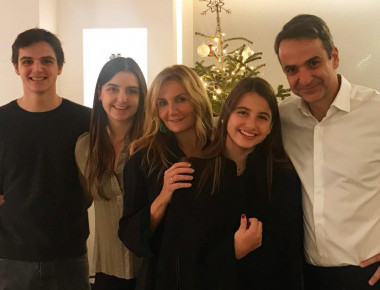 Ευχές του Κ. Μητσοτάκη για «Καλά Χριστούγεννα» (φωτό)